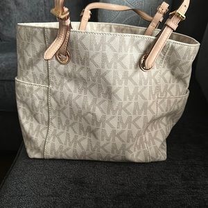 MICHAEL KORS SIGNATURE LOGO TOTE BAG